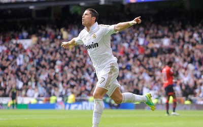 大象体育-于帕梅卡诺被换下提前回更衣室